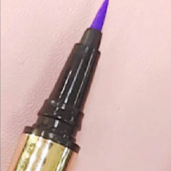 Queen B liquid waterproof/ smudge proof eyeliner - Picture 5 of 6